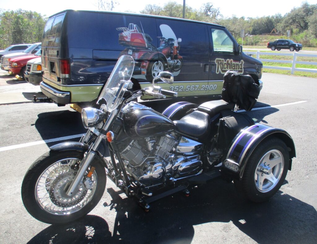 T 1724 honda shadow side black pinstirpe 1 crop